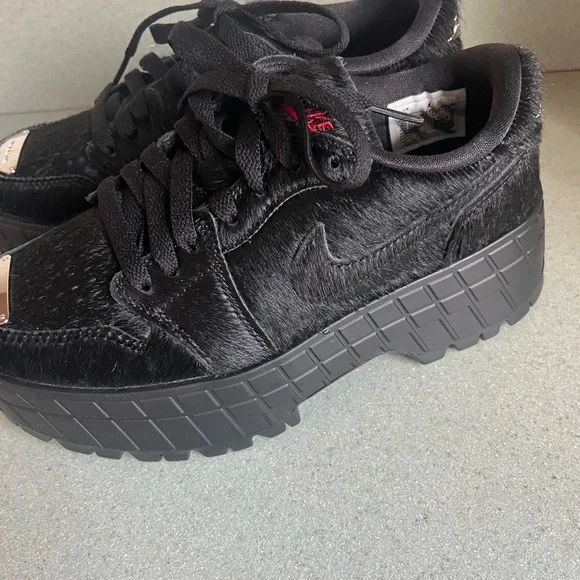 Nike Jordan Black Sneakers with Fur Accent Sz 6 NWOB